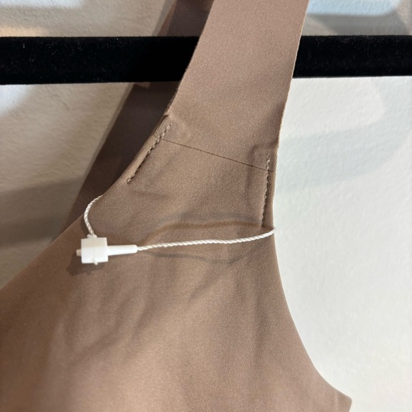 LULULEMON Sz 34D Tan Intimate Sports Bra Lined Underwire Free Unpadded - Picture 2 of 7